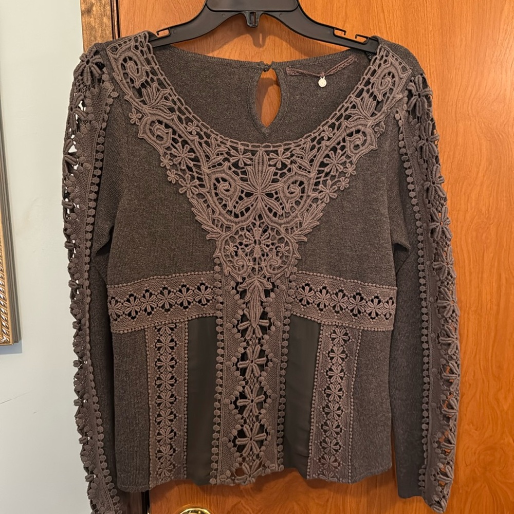 Knitted and Knotted Crochet Laced Top